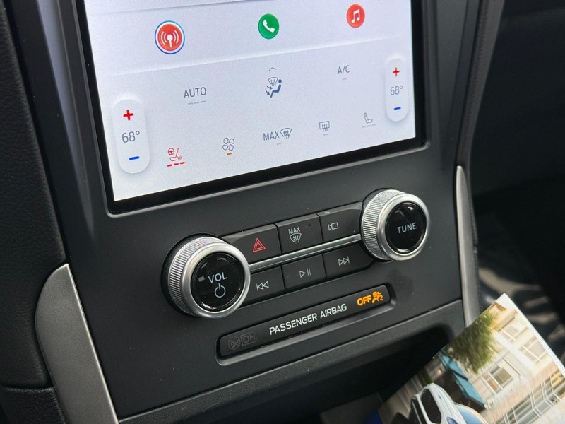 Ford Edge Vehicle Full-screen Gallery Image 23
