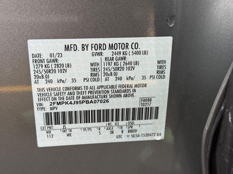 Ford Edge Vehicle Full-screen Gallery Image 26