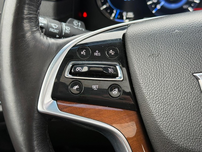 Cadillac Escalade Vehicle Full-screen Gallery Image 16