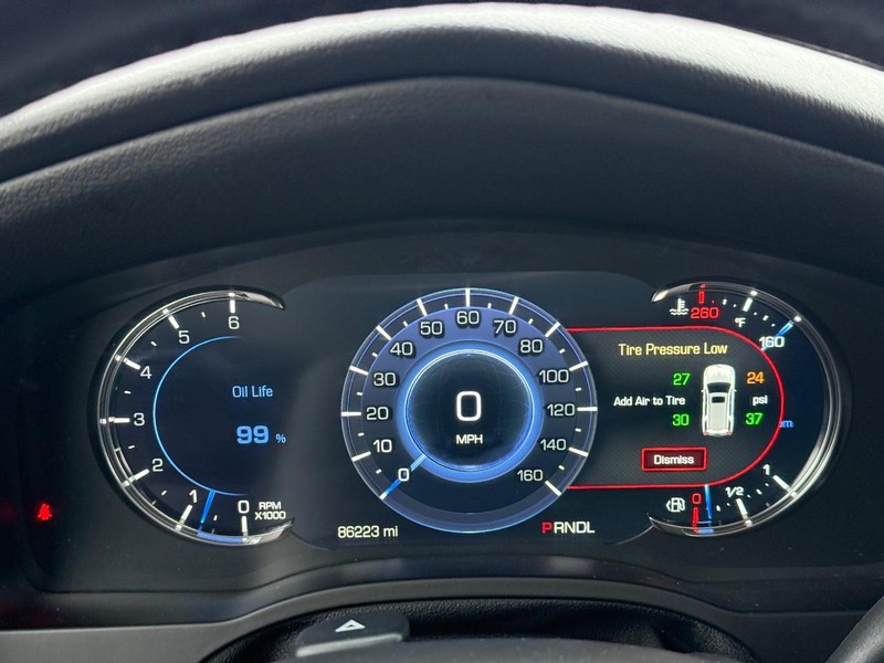 Cadillac Escalade Vehicle Full-screen Gallery Image 18