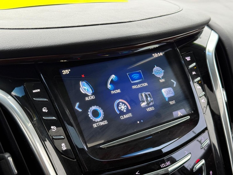 Cadillac Escalade Vehicle Full-screen Gallery Image 19