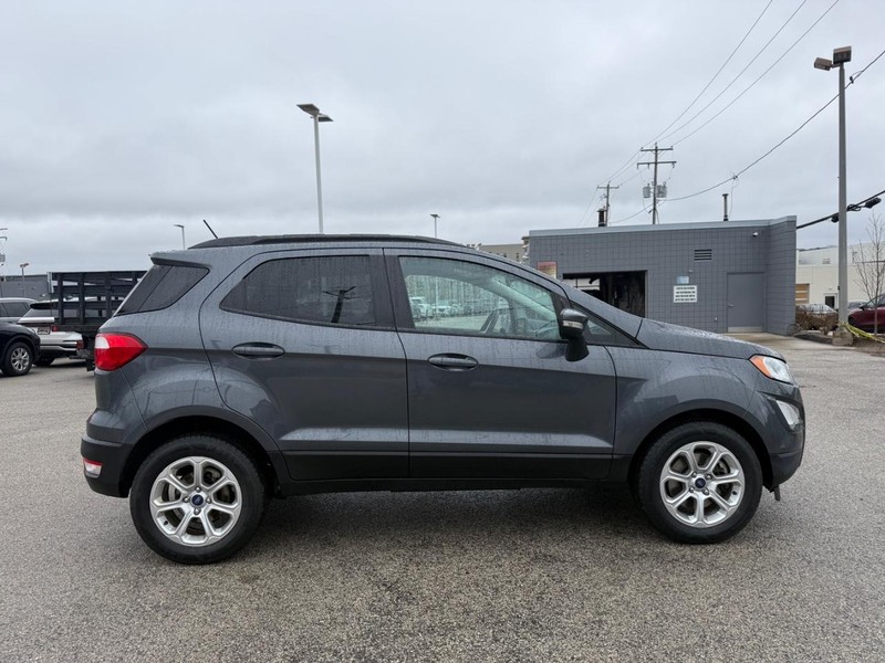 Ford EcoSport Vehicle Full-screen Gallery Image 02