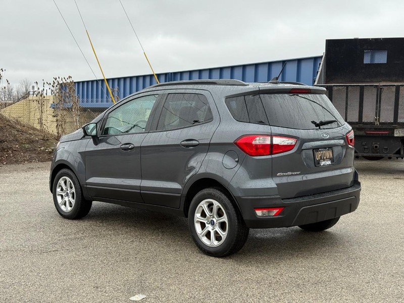 Ford EcoSport Vehicle Full-screen Gallery Image 05