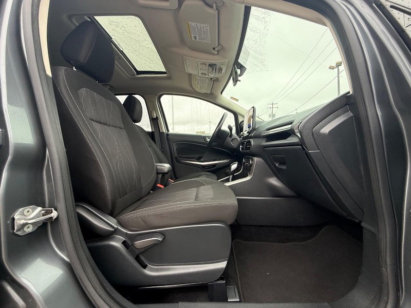 Ford EcoSport Vehicle Full-screen Gallery Image 09