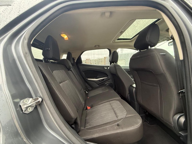 Ford EcoSport Vehicle Full-screen Gallery Image 10