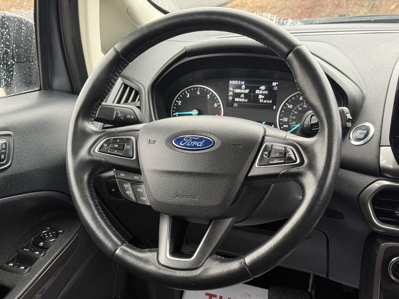 Ford EcoSport Vehicle Full-screen Gallery Image 12