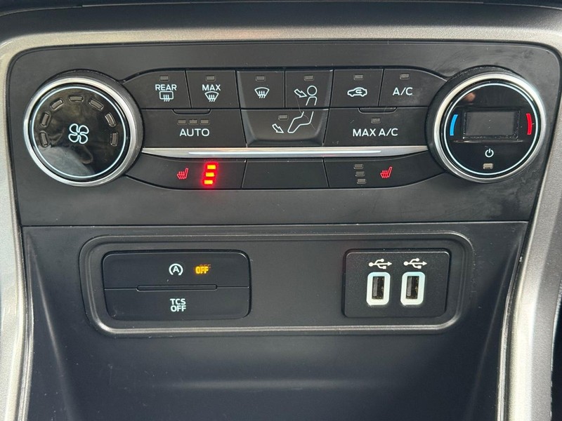 Ford EcoSport Vehicle Full-screen Gallery Image 18