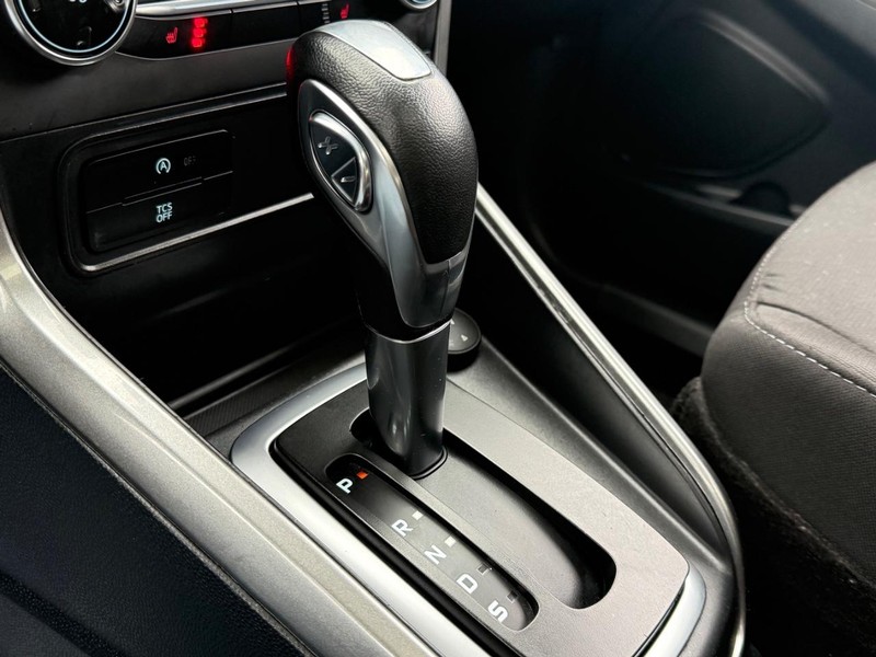 Ford EcoSport Vehicle Full-screen Gallery Image 19