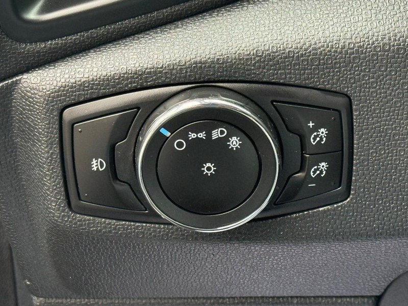 Ford EcoSport Vehicle Full-screen Gallery Image 22