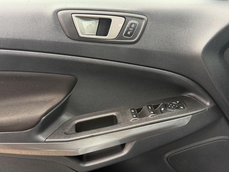 Ford EcoSport Vehicle Full-screen Gallery Image 23