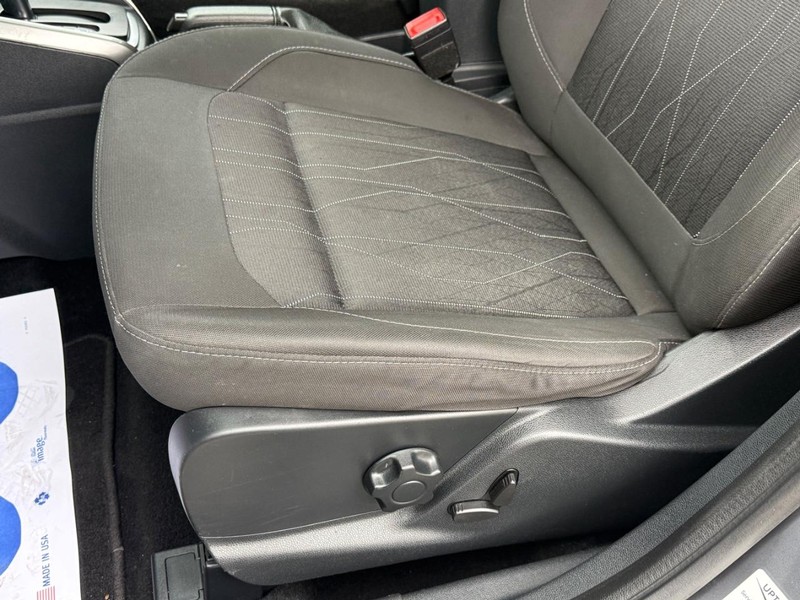 Ford EcoSport Vehicle Full-screen Gallery Image 24