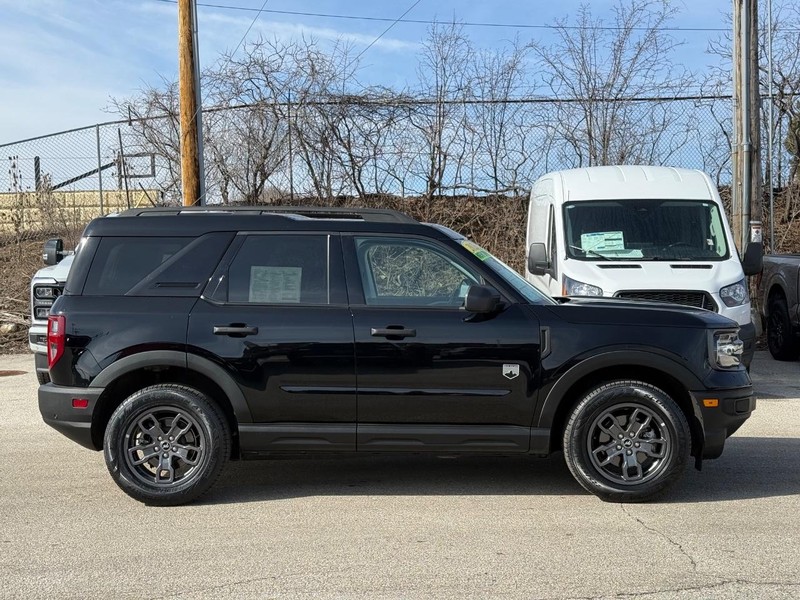 Ford Bronco Sport Vehicle Full-screen Gallery Image 02