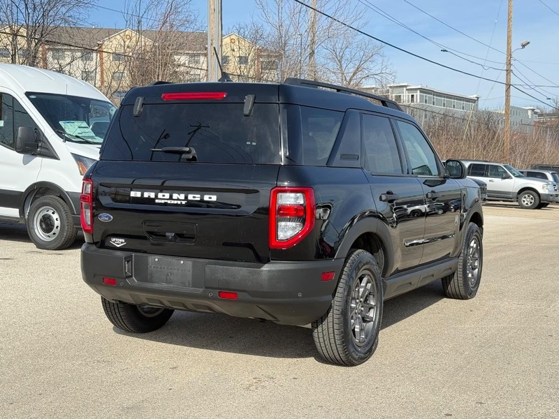 Ford Bronco Sport Vehicle Full-screen Gallery Image 03