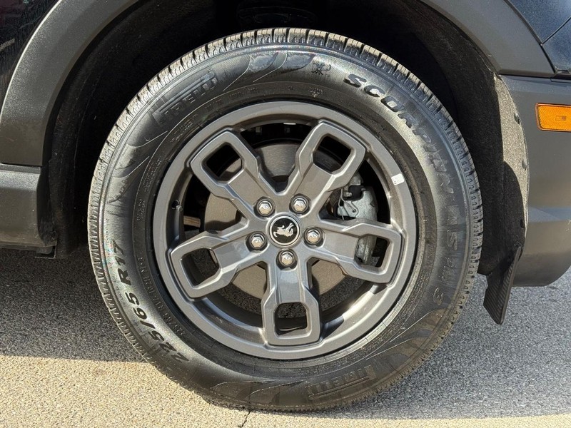 Ford Bronco Sport Vehicle Full-screen Gallery Image 09