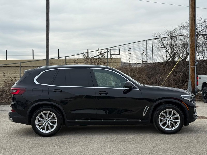 BMW X5 Vehicle Full-screen Gallery Image 02