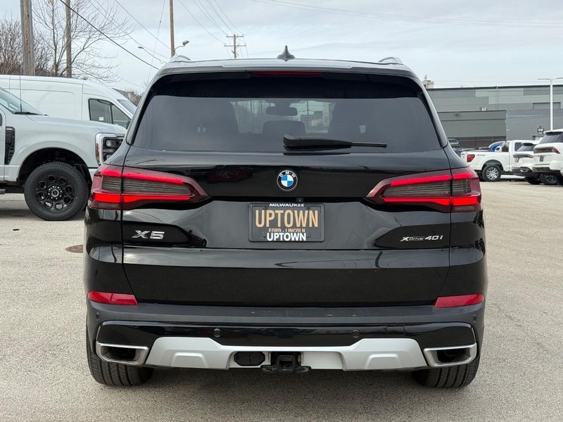 BMW X5 Vehicle Full-screen Gallery Image 04