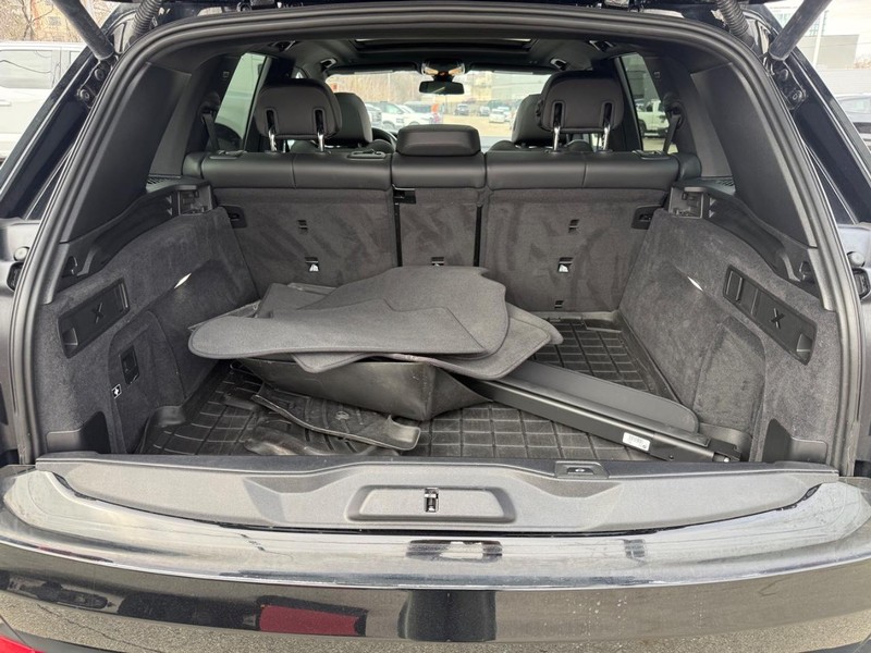 BMW X5 Vehicle Full-screen Gallery Image 05