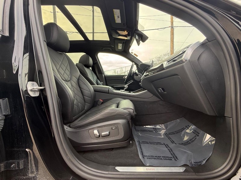 BMW X5 Vehicle Full-screen Gallery Image 10