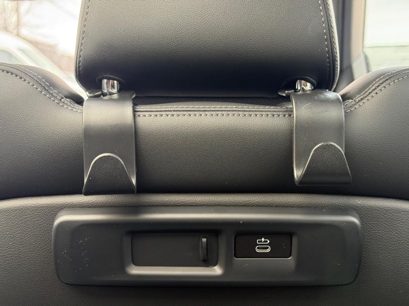 BMW X5 Vehicle Full-screen Gallery Image 12