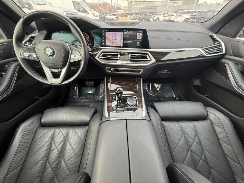 BMW X5 Vehicle Full-screen Gallery Image 15