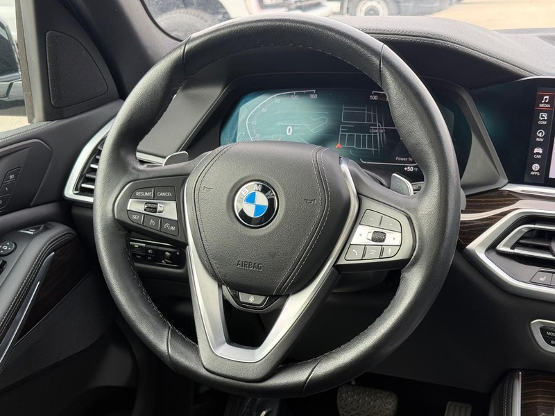 BMW X5 Vehicle Full-screen Gallery Image 16