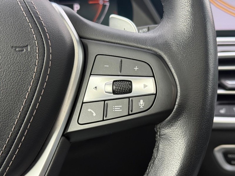 BMW X5 Vehicle Full-screen Gallery Image 19