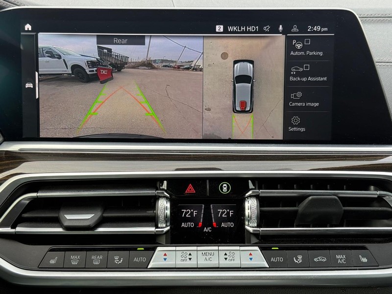 BMW X5 Vehicle Full-screen Gallery Image 21