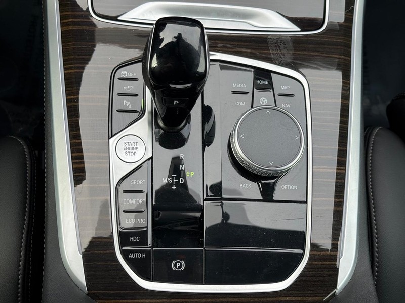 BMW X5 Vehicle Full-screen Gallery Image 22