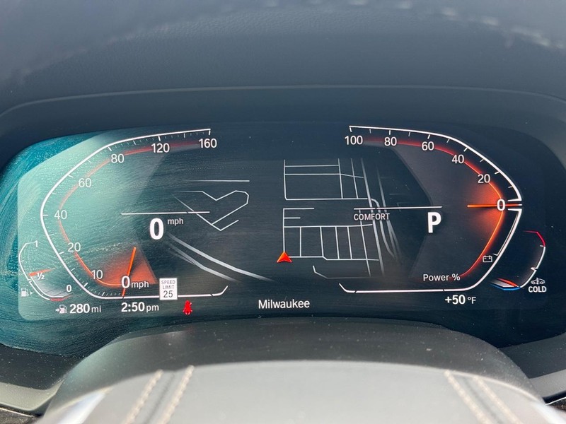 BMW X5 Vehicle Full-screen Gallery Image 25