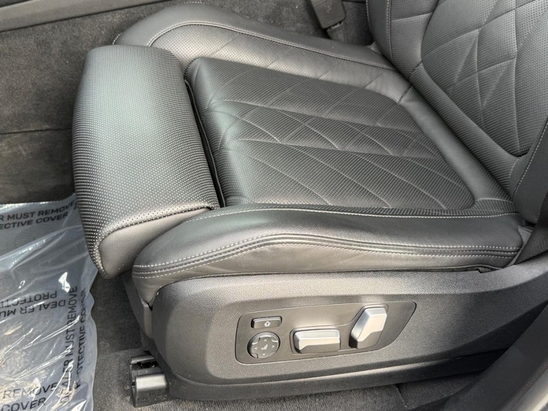 BMW X5 Vehicle Full-screen Gallery Image 27