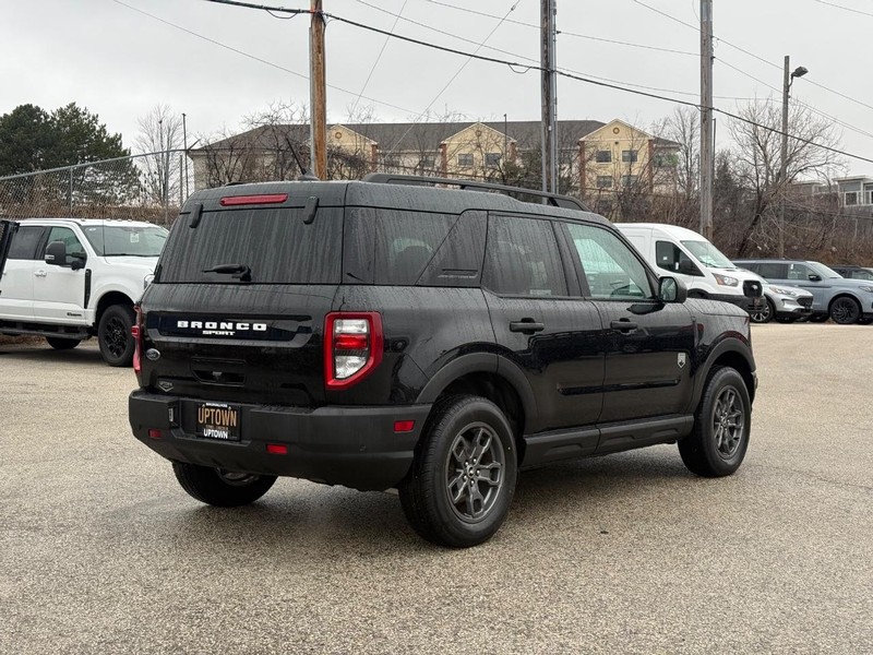 Ford Bronco Sport Vehicle Full-screen Gallery Image 03