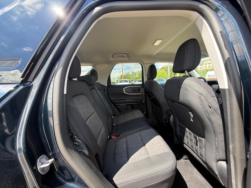 Ford Bronco Sport Vehicle Full-screen Gallery Image 11
