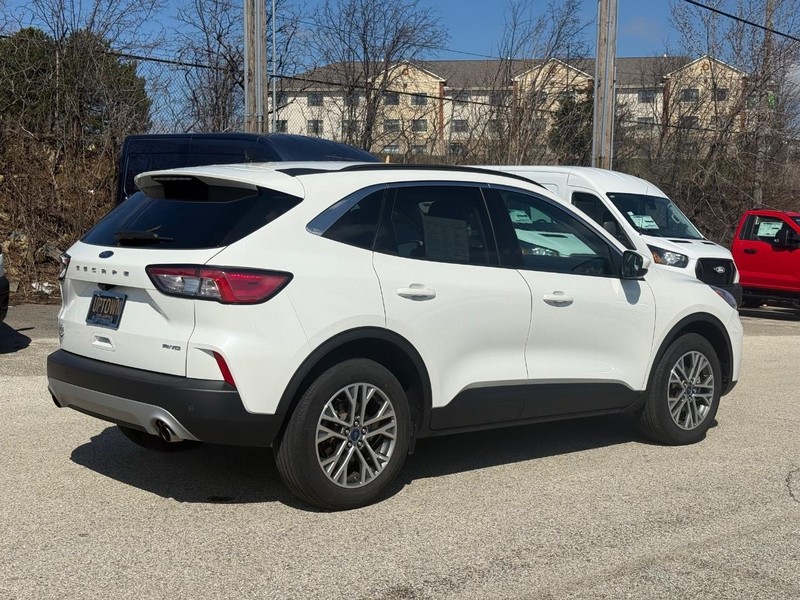 Ford Escape Vehicle Full-screen Gallery Image 03