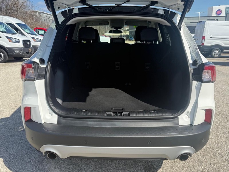 Ford Escape Vehicle Full-screen Gallery Image 05