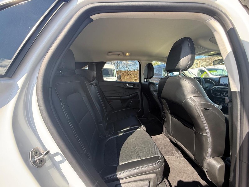 Ford Escape Vehicle Full-screen Gallery Image 11