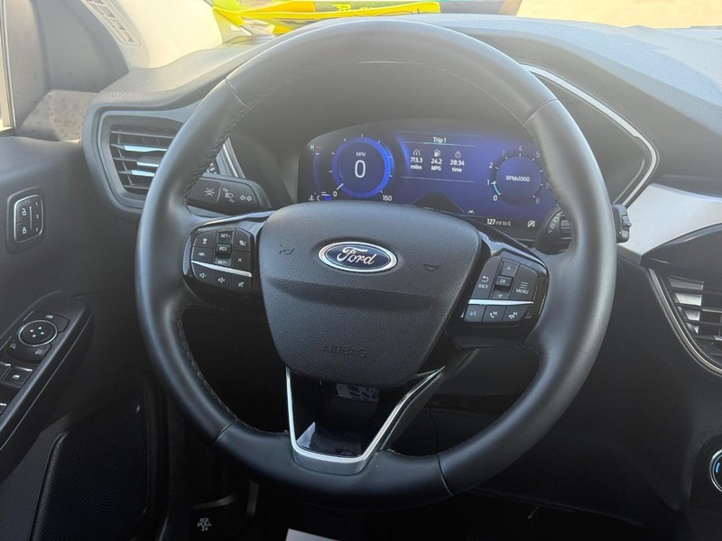 Ford Escape Vehicle Full-screen Gallery Image 13