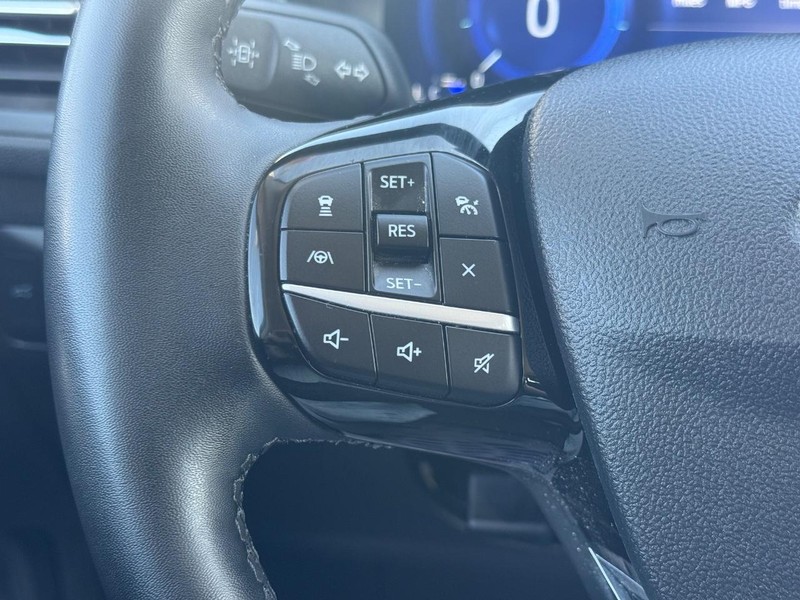 Ford Escape Vehicle Full-screen Gallery Image 14