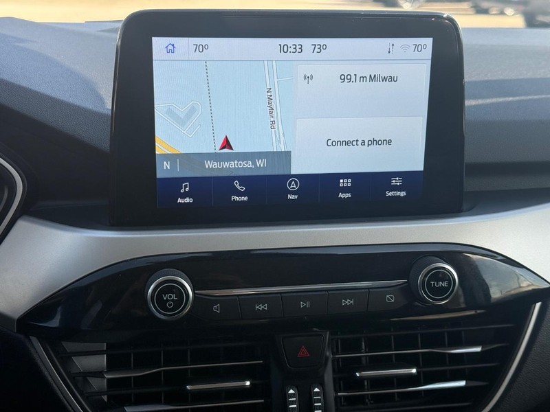 Ford Escape Vehicle Full-screen Gallery Image 16
