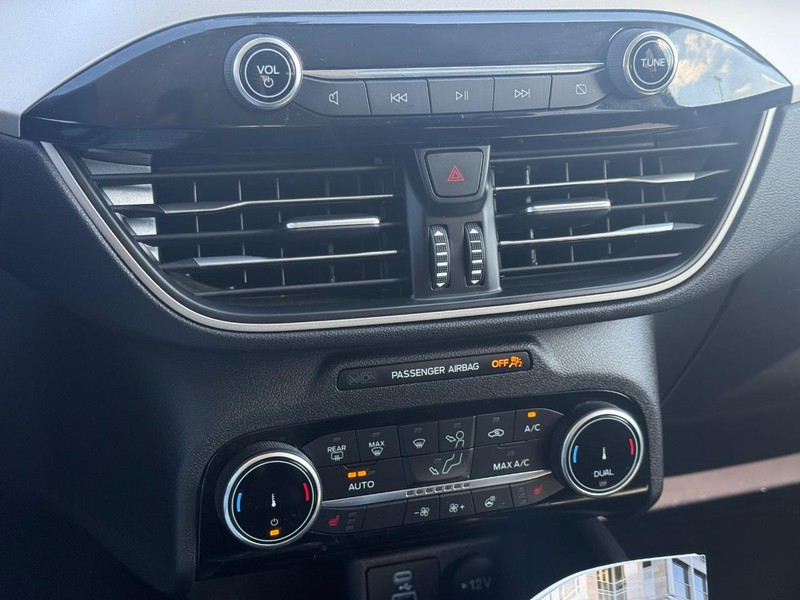 Ford Escape Vehicle Full-screen Gallery Image 18