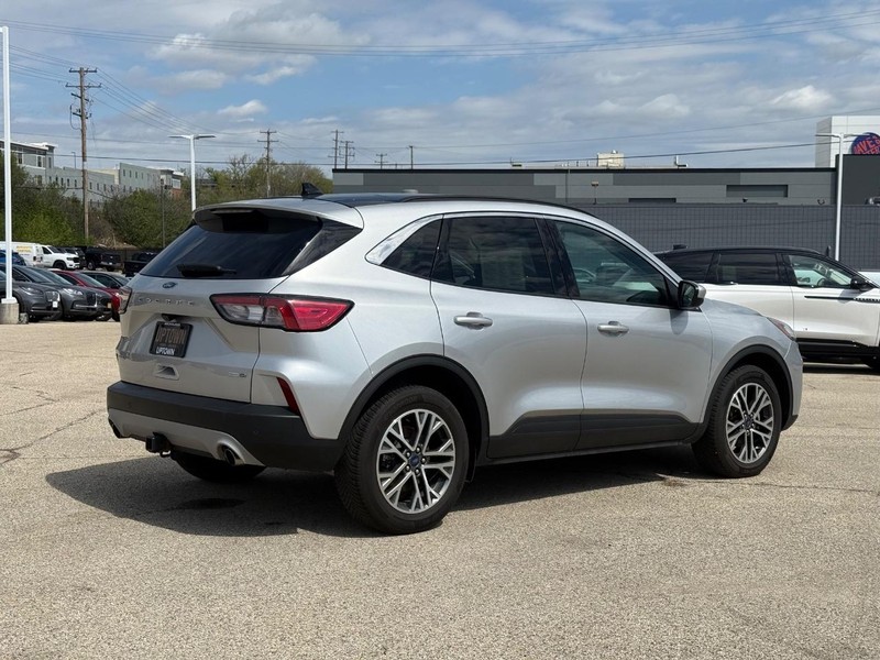 Ford Escape Vehicle Full-screen Gallery Image 03