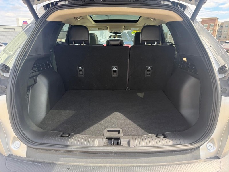 Ford Escape Vehicle Full-screen Gallery Image 05