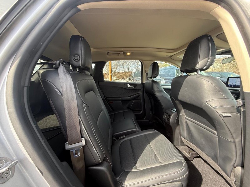 Ford Escape Vehicle Full-screen Gallery Image 11
