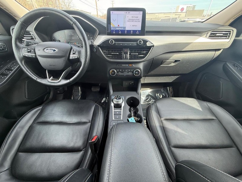 Ford Escape Vehicle Full-screen Gallery Image 12
