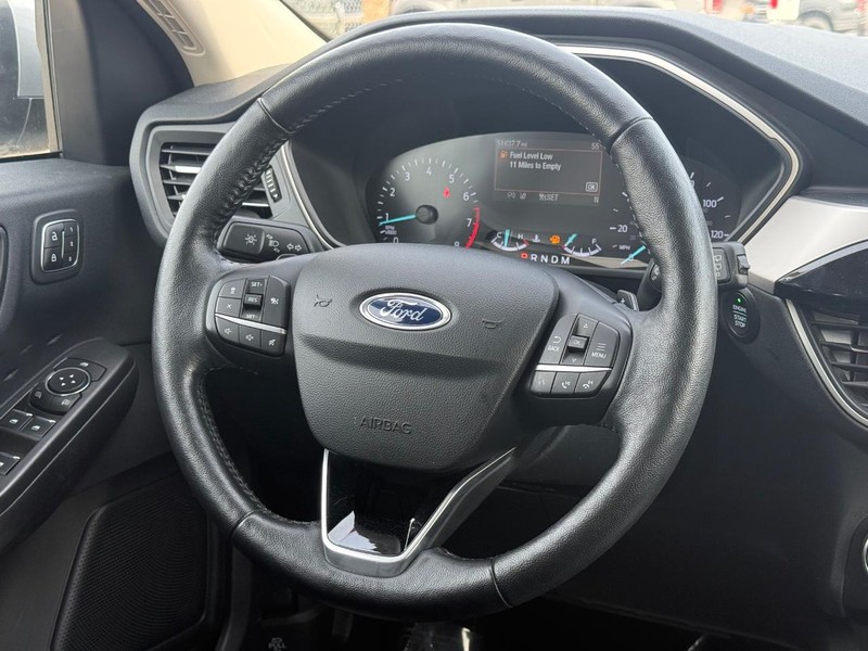 Ford Escape Vehicle Full-screen Gallery Image 13