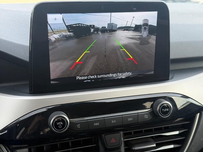 Ford Escape Vehicle Full-screen Gallery Image 17
