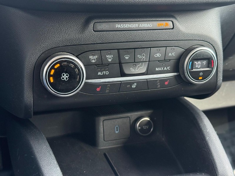 Ford Escape Vehicle Full-screen Gallery Image 18
