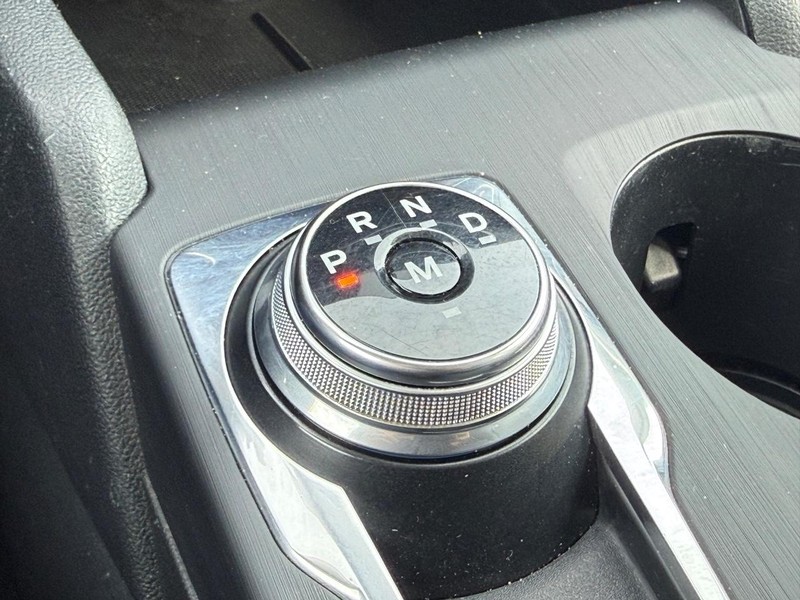 Ford Escape Vehicle Full-screen Gallery Image 19