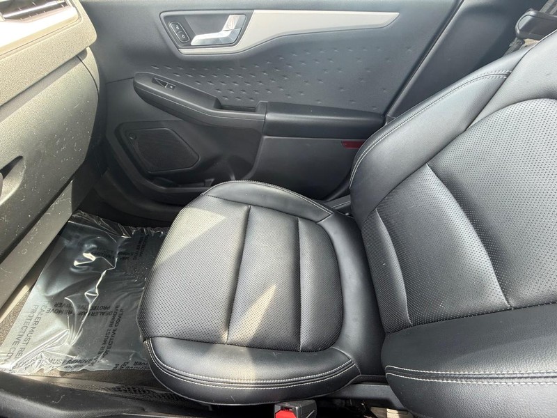 Ford Escape Vehicle Full-screen Gallery Image 20