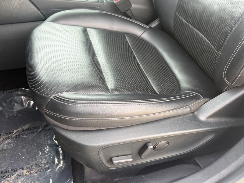 Ford Escape Vehicle Full-screen Gallery Image 24