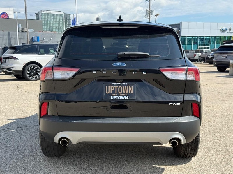 Ford Escape Vehicle Full-screen Gallery Image 04